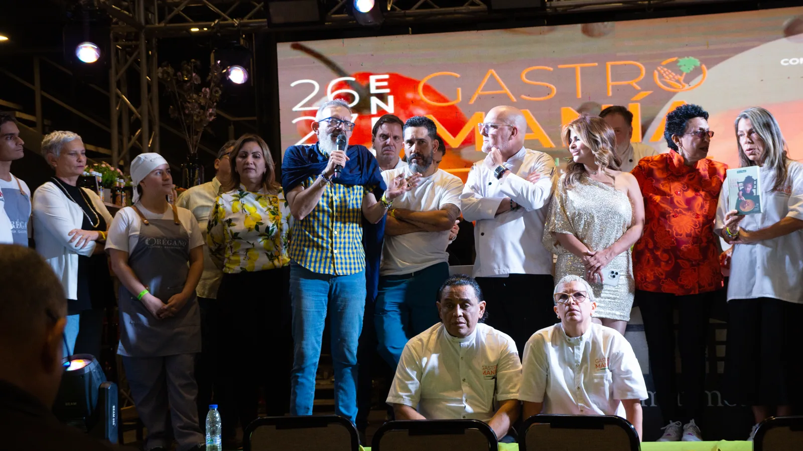 Chefs y ponentes reunidos en la tarima